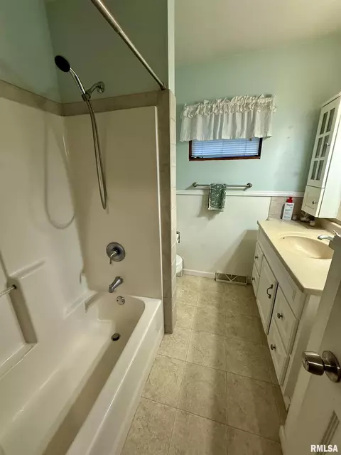 608 W Burton Ave, Eureka, IL 61530 photo 17