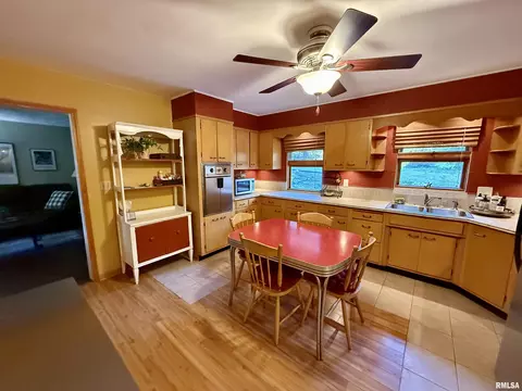 608 W Burton Ave, Eureka, IL 61530 photo 9