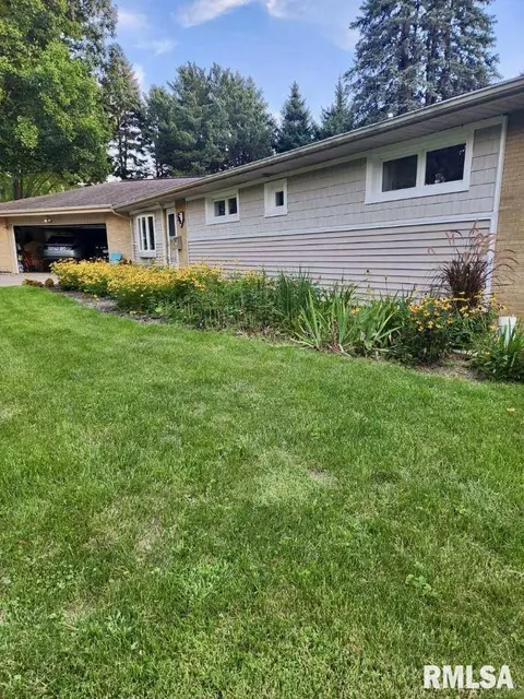 608 W Burton Ave, Eureka, IL 61530 photo 24