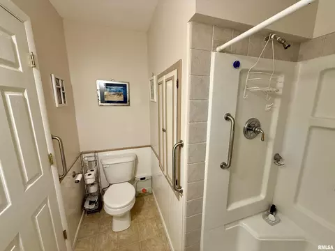 608 W Burton Ave, Eureka, IL 61530 photo 14