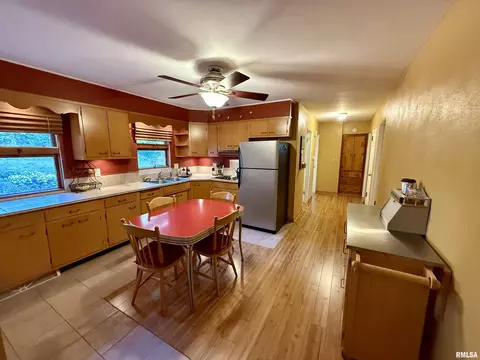 608 W Burton Ave, Eureka, IL 61530 photo 10