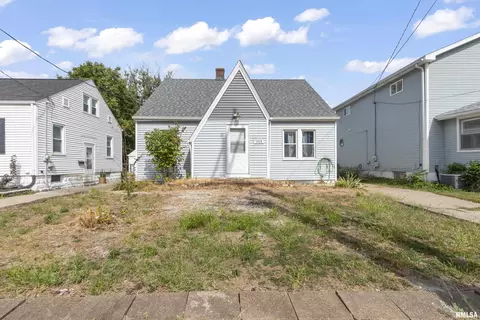 1015 E Moneta St, Peoria Heights, IL 61616