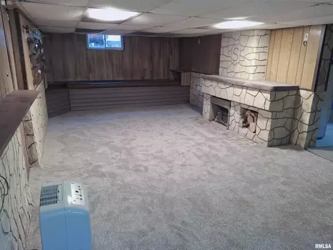 Living - 283 W Walnut St, Canton, IL 61520 photo 9 of 10