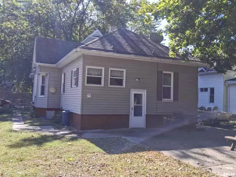 Exterior - 283 W Walnut St, Canton, IL 61520 photo 11 of 15