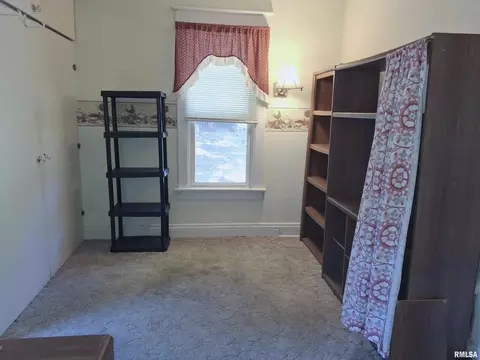 Bedroom - 283 W Walnut St, Canton, IL 61520 photo 6 of 9