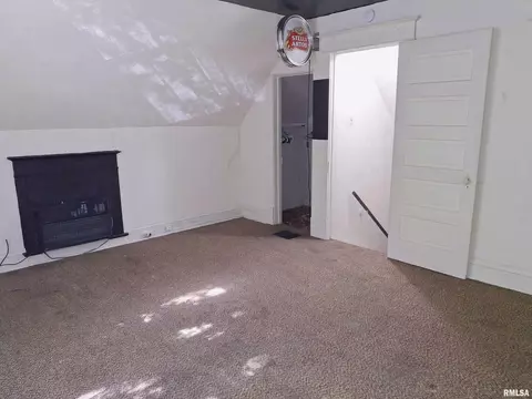 Bedroom - 283 W Walnut St, Canton, IL 61520 photo 9 of 9