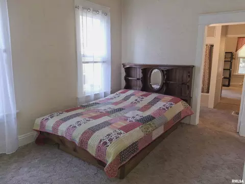 Bedroom - 283 W Walnut St, Canton, IL 61520 photo 4 of 9