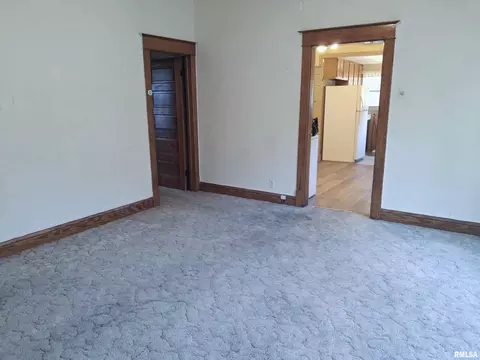 Living - 283 W Walnut St, Canton, IL 61520 photo 1 of 10