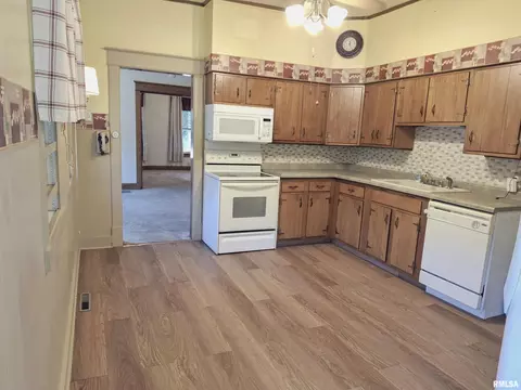 Kitchen - 283 W Walnut St, Canton, IL 61520 photo 2 of 2