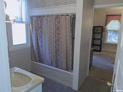 Bath - 283 W Walnut St, Canton, IL 61520 photo 2 of 2