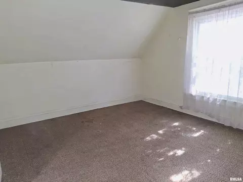 Bedroom - 283 W Walnut St, Canton, IL 61520 photo 7 of 9