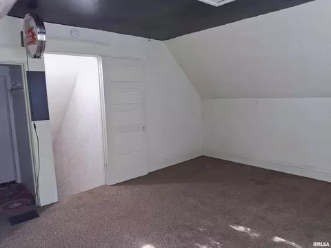 Bedroom - 283 W Walnut St, Canton, IL 61520 photo 8 of 9