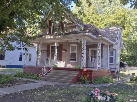 Exterior - 283 W Walnut St, Canton, IL 61520 photo 4 of 15