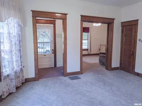 Entry Way - 283 W Walnut St, Canton, IL 61520 photo 1 of 1