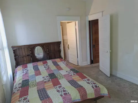 Bedroom - 283 W Walnut St, Canton, IL 61520 photo 3 of 9