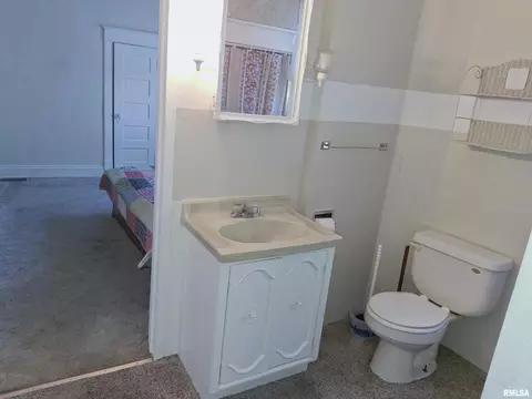 Bath - 283 W Walnut St, Canton, IL 61520 photo 1 of 2