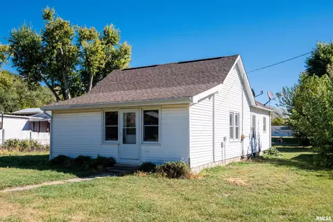 302 Madison St, Kingston Mines, IL 61539