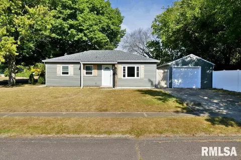 937 W Kenwick Ln, Peoria, IL 61614