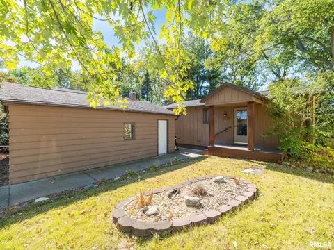 1141 Sunset Dr, East Peoria, IL 61611