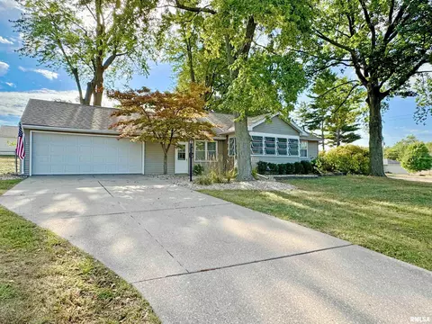 5022 N Belmont Pl, Peoria Heights, IL 61616