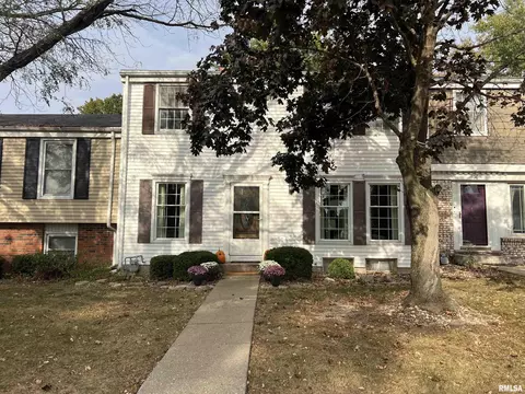 90 Carriage Hl, Macomb, IL 61455