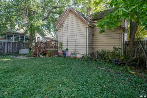 Exterior - 806 E Monroe St, Bloomington, IL 61701 photo 7 of 14