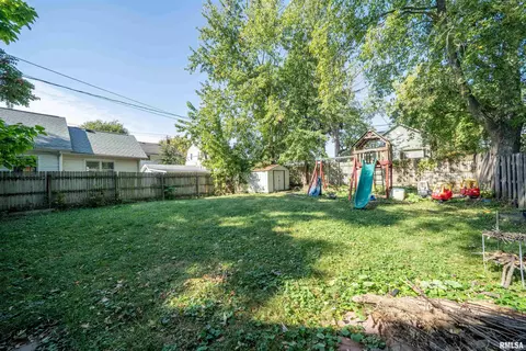 Exterior - 806 E Monroe St, Bloomington, IL 61701 photo 4 of 14