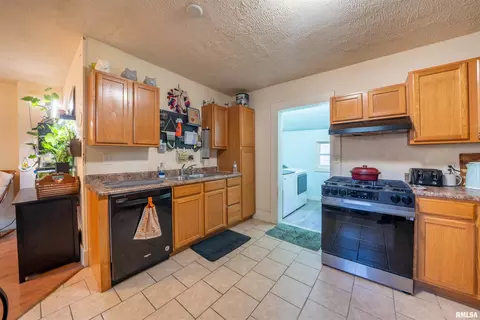 Kitchen - 806 E Monroe St, Bloomington, IL 61701 photo 3 of 4