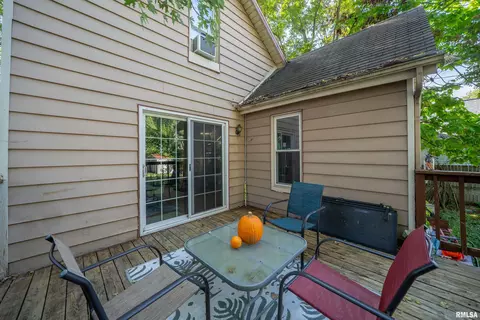 Exterior - 806 E Monroe St, Bloomington, IL 61701 photo 11 of 14