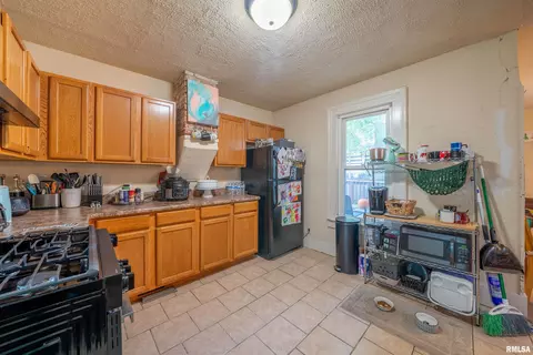 Kitchen - 806 E Monroe St, Bloomington, IL 61701 photo 1 of 4