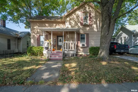 806 E Monroe St, Bloomington, IL 61701