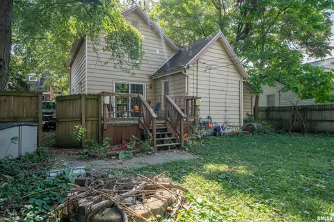 Exterior - 806 E Monroe St, Bloomington, IL 61701 photo 5 of 14