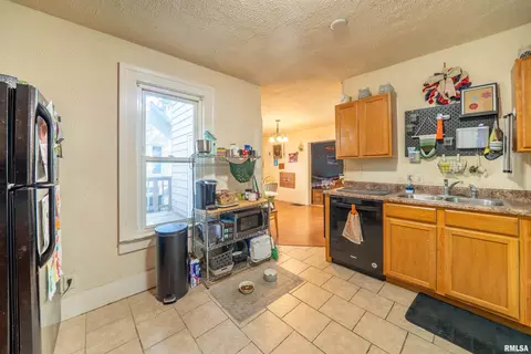 Kitchen - 806 E Monroe St, Bloomington, IL 61701 photo 2 of 4