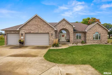 5559 Broadway Rd, Groveland, IL 61535
