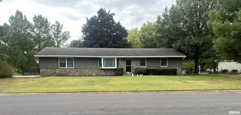 2200 Oak Dr, Eureka, IL 61530