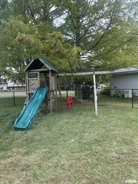 2200 Oak Dr, Eureka, IL 61530 photo 6
