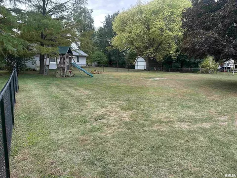 2200 Oak Dr, Eureka, IL 61530 photo 2