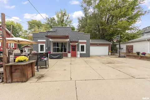 1111 W Armstrong Ave, Peoria, IL 61606