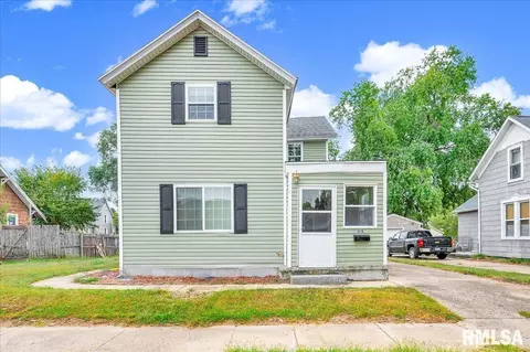1016 Caroline St, Pekin, IL 61554