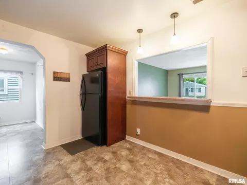 Entry Way - 416 Capri St, Pekin, IL 61554 photo 1 of 2