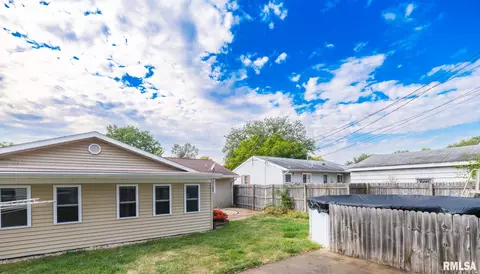 Exterior - 416 Capri St, Pekin, IL 61554 photo 5 of 6