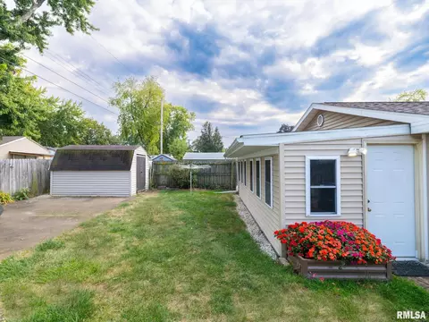 Exterior - 416 Capri St, Pekin, IL 61554 photo 2 of 6