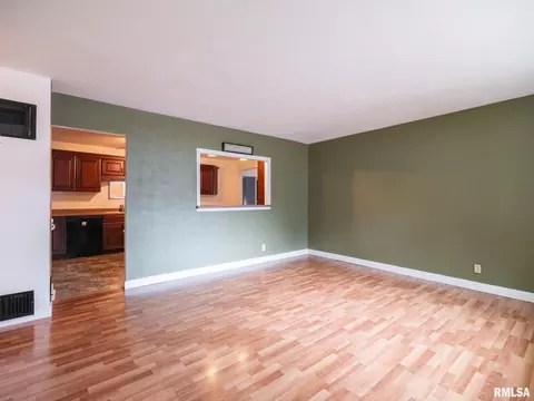 Living - 416 Capri St, Pekin, IL 61554 photo 4 of 7