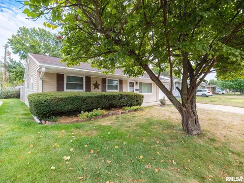 Exterior - 416 Capri St, Pekin, IL 61554 photo 4 of 6