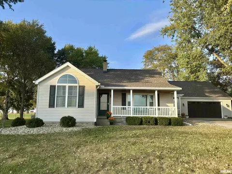 1202 Tazewood Rd, Eureka, IL 61530
