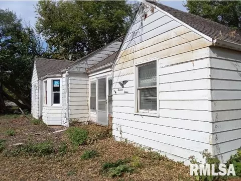 1415 E Hendryx Ln, Peoria, IL 61615