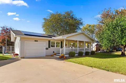 1105 N Manning Dr, Chillicothe, IL 61523