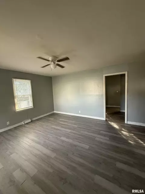 716 N Albert St, Macomb, IL 61455 photo 3
