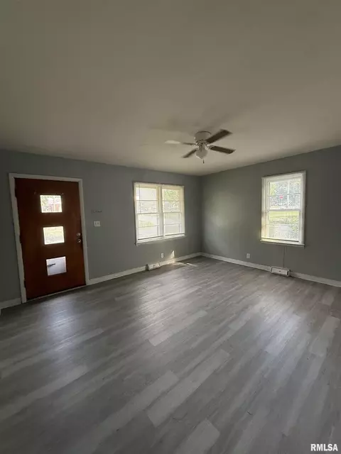 716 N Albert St, Macomb, IL 61455 photo 2