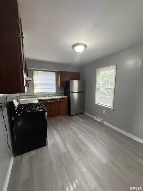 716 N Albert St, Macomb, IL 61455 photo 5